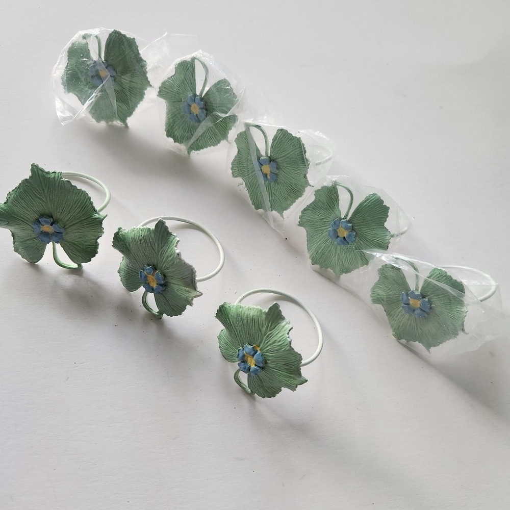 Set of 8 Vintage 1950's  Floral Leaf Napkin Rings Flower Botanical Table Decor